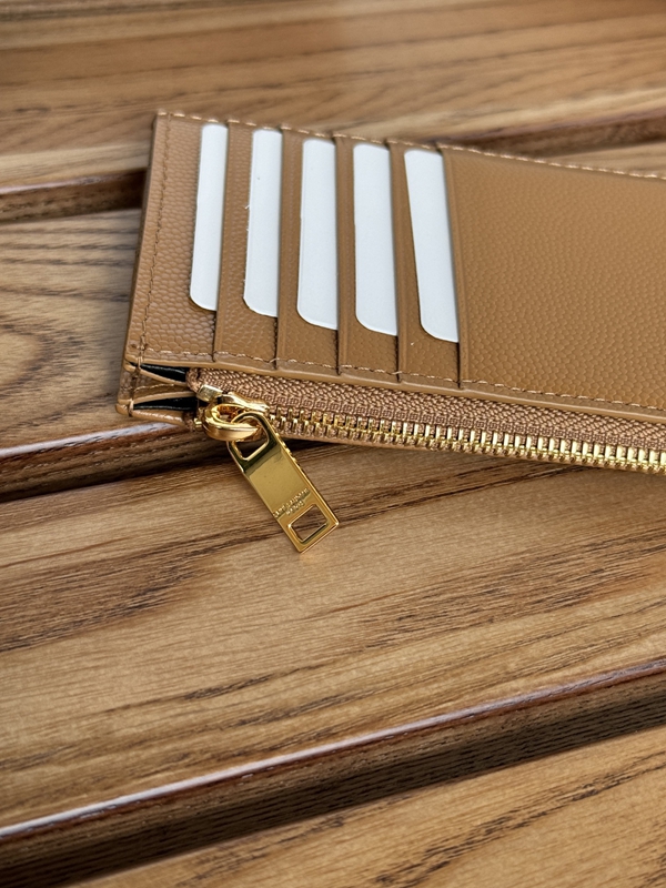 イヴサンローラン財布角部分ディテール